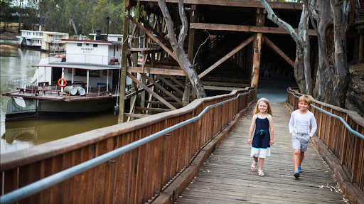 moama suburb profile